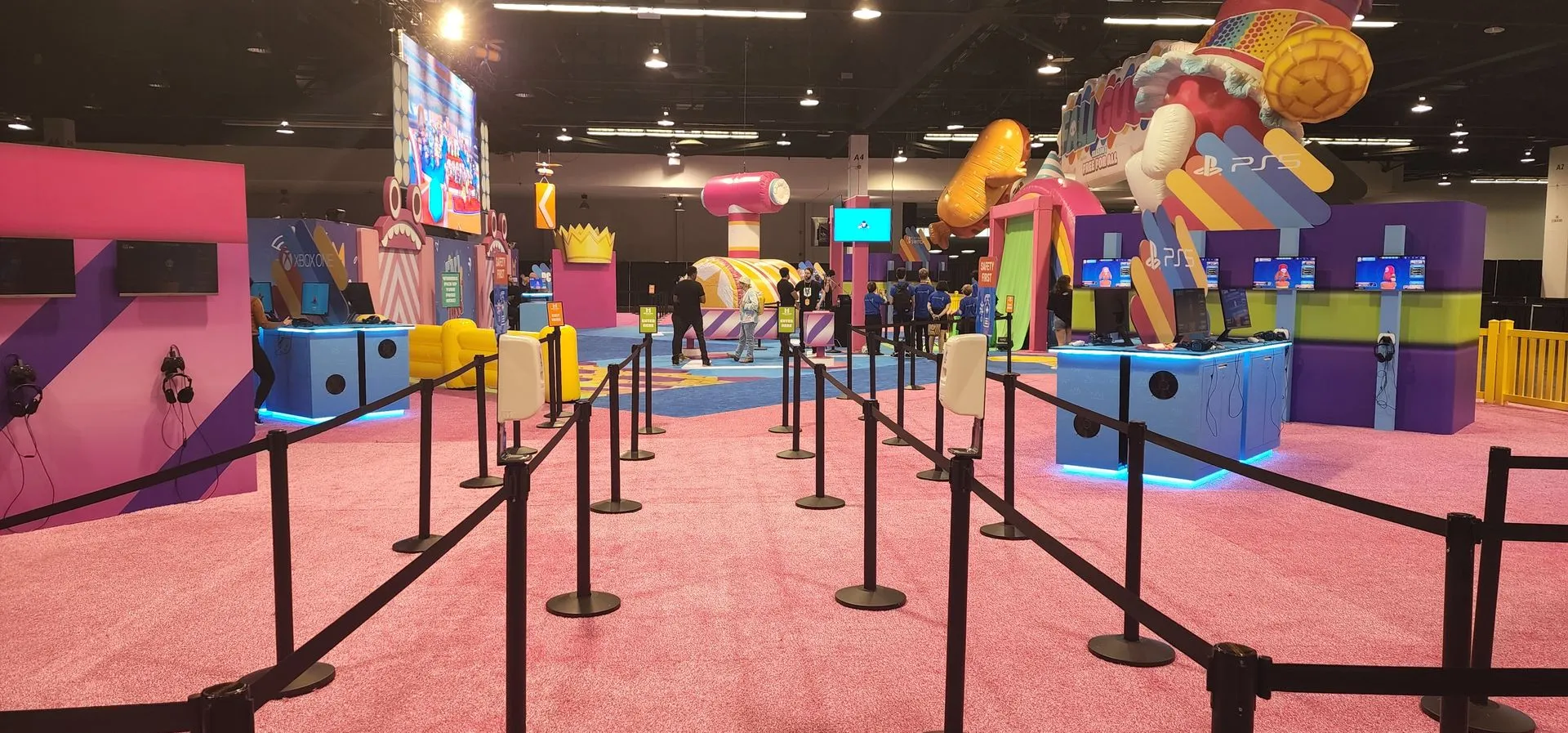 A branded tradeshow photo activation drawing a crowd on the show floor